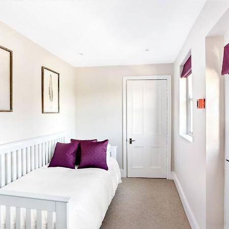 Central Harrogate Townhouse Apartment With Parking 外观 照片