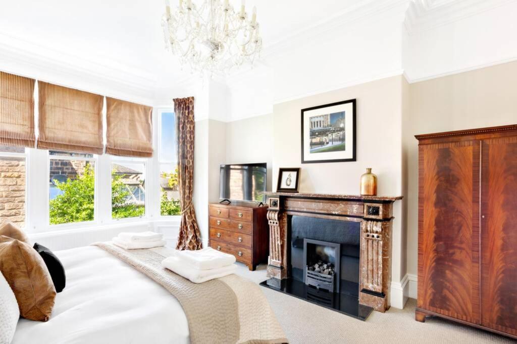 Central Harrogate Townhouse Apartment With Parking 外观 照片