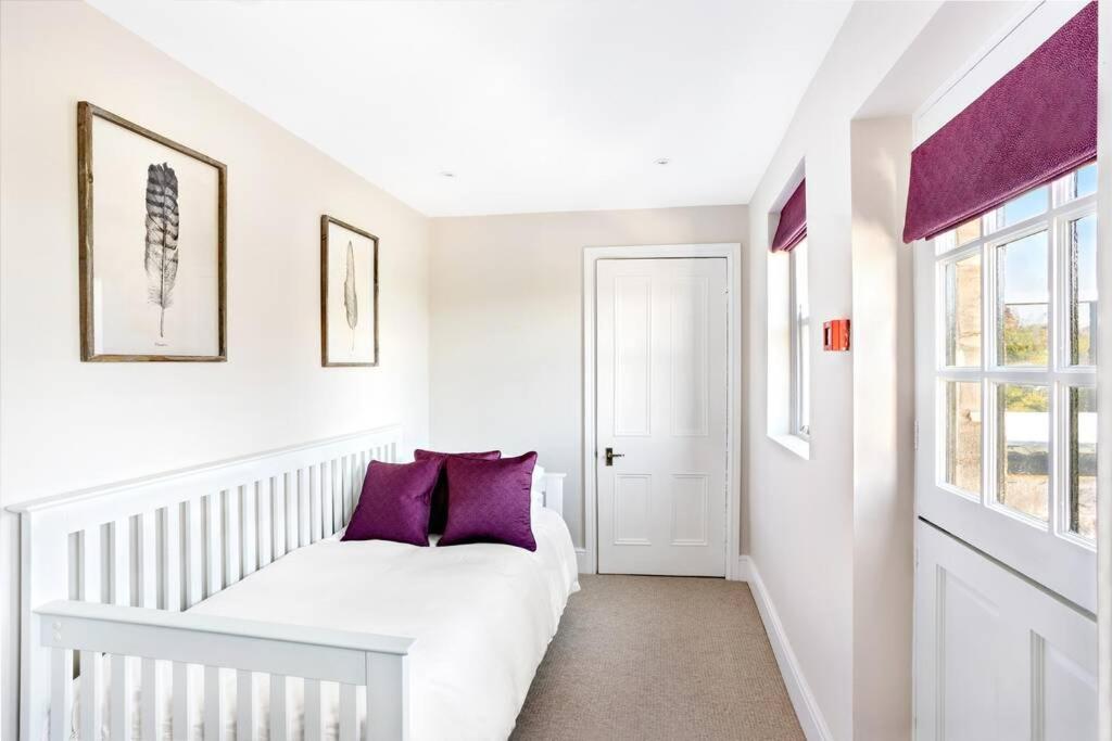 Central Harrogate Townhouse Apartment With Parking 外观 照片