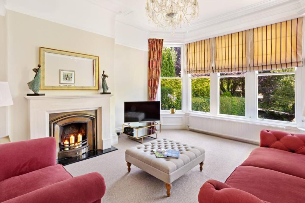 Central Harrogate Townhouse Apartment With Parking 外观 照片