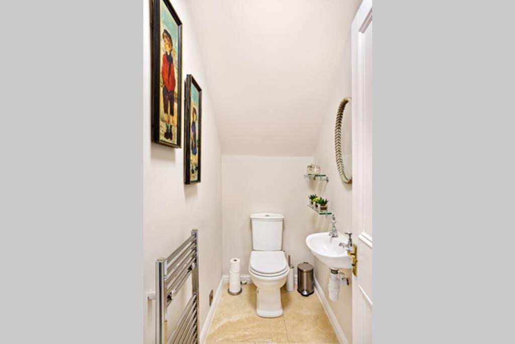Central Harrogate Townhouse Apartment With Parking 外观 照片